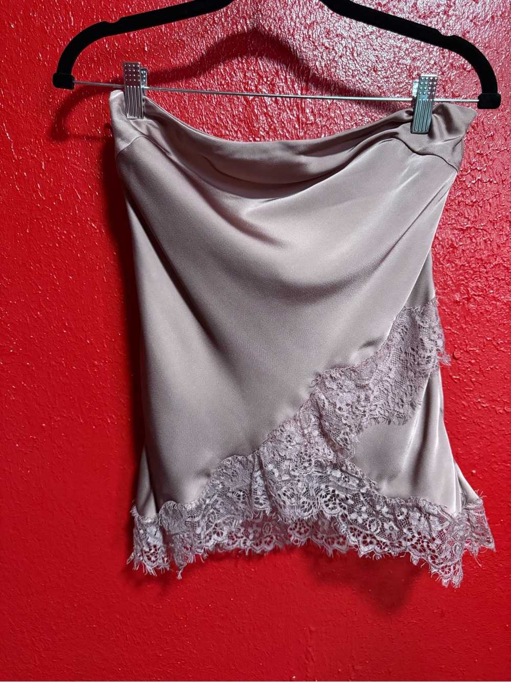 149. NWT boutique Dress Forum Satin Lace-Trim Chemise in Mauve